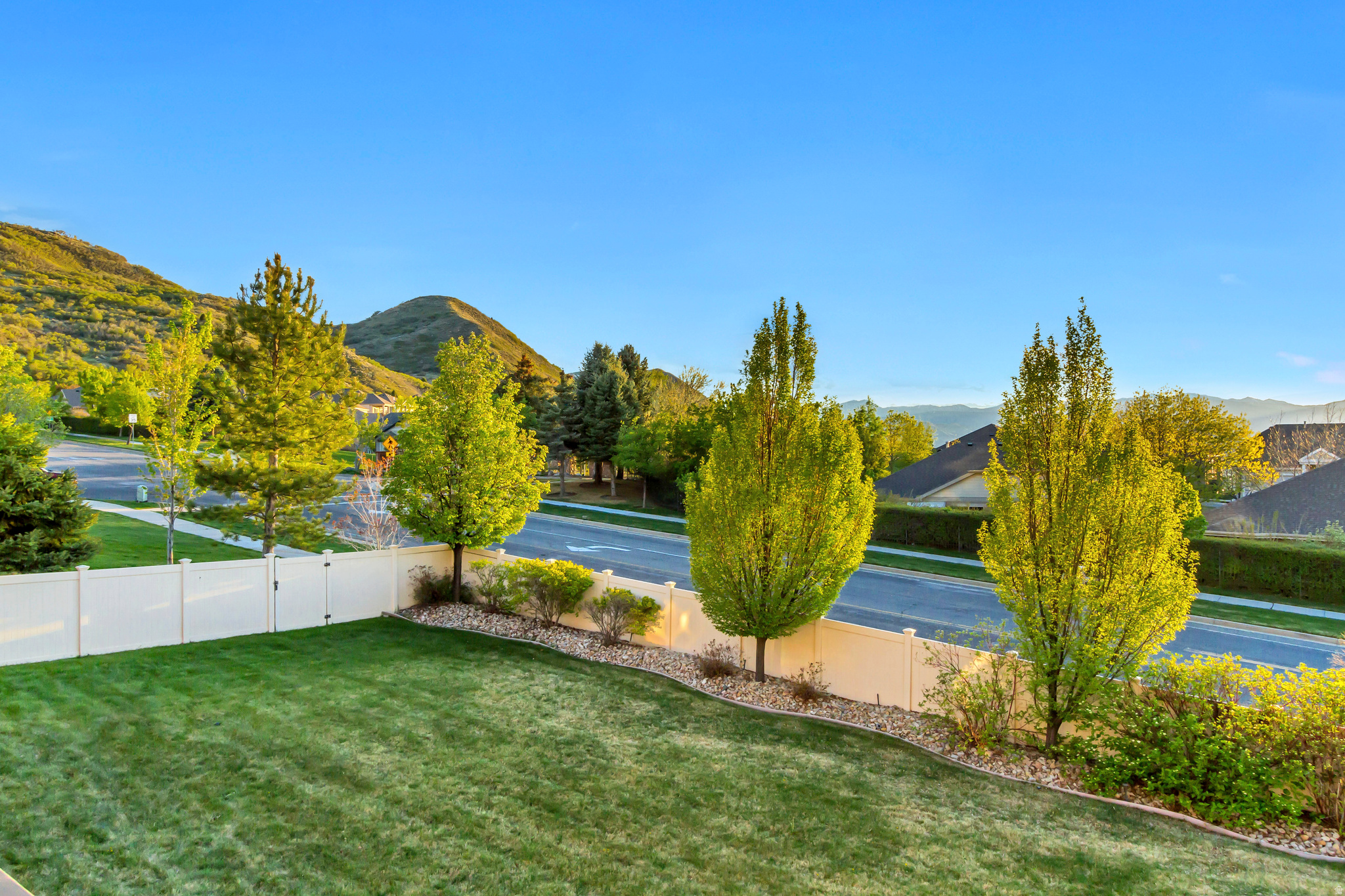 CORNER CANYON VISTA - Residential