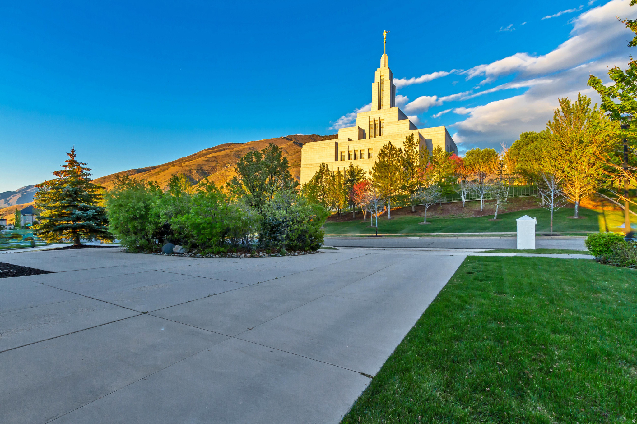 CORNER CANYON VISTA - Residential