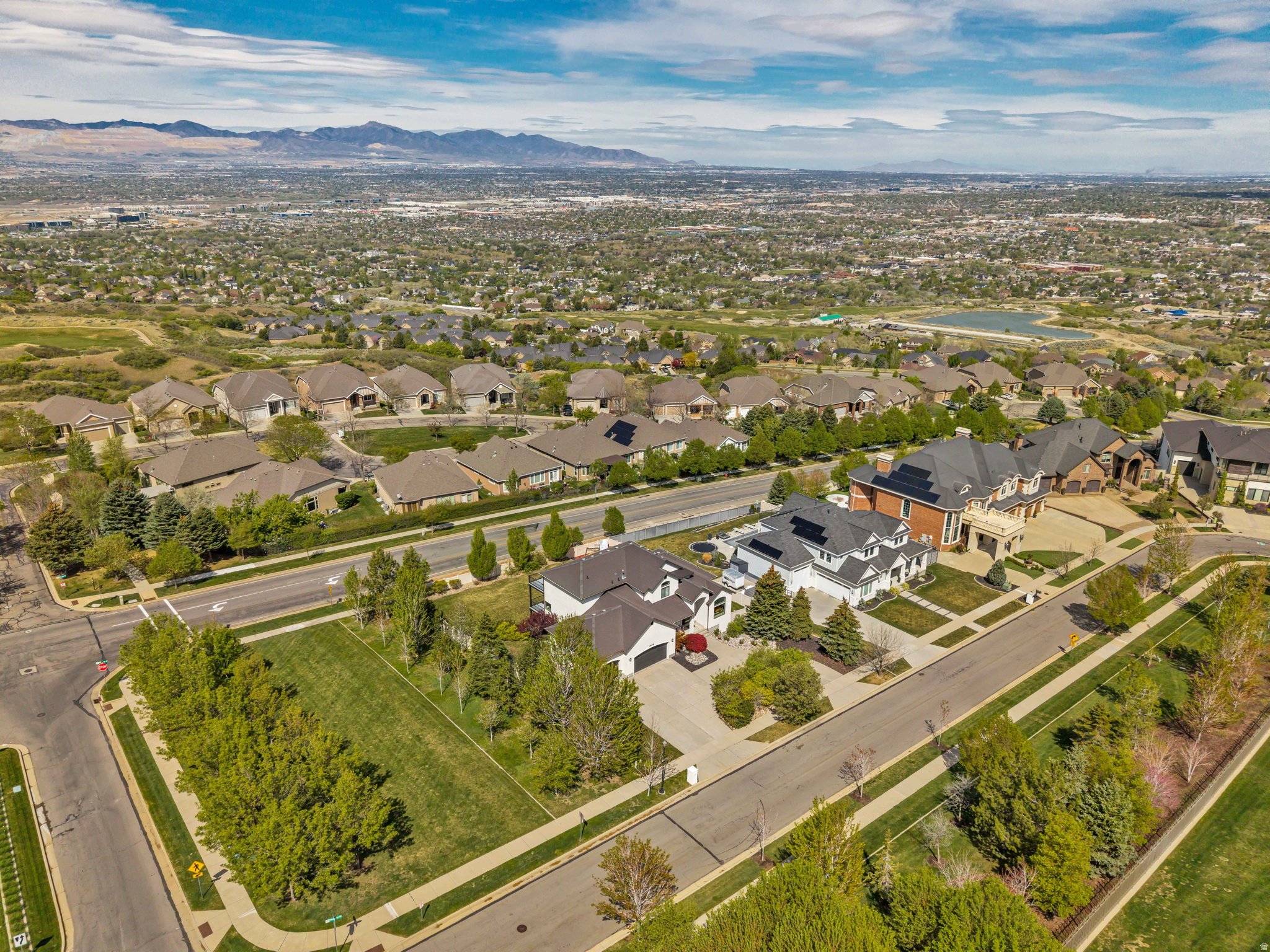 CORNER CANYON VISTA - Residential