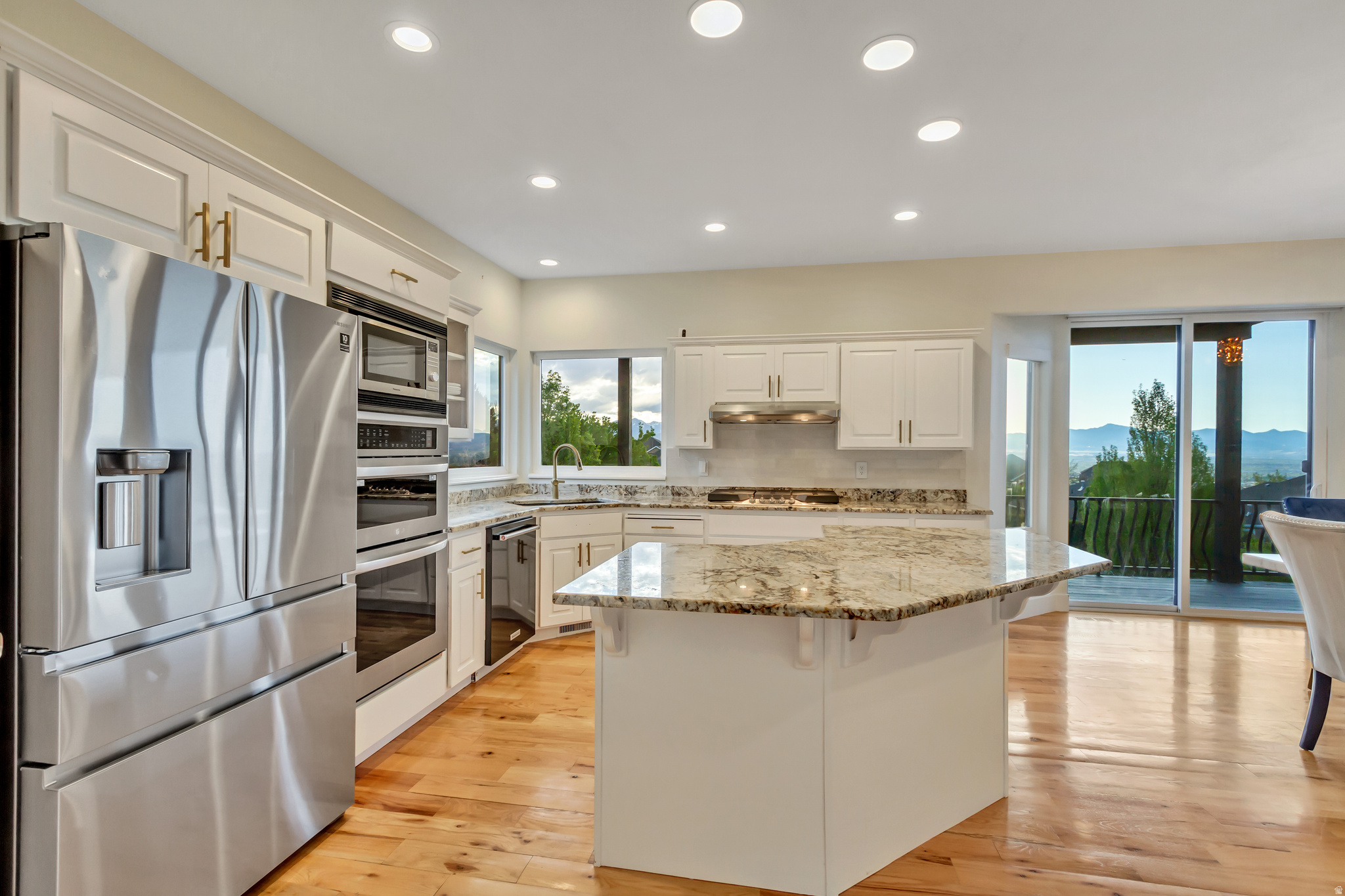 CORNER CANYON VISTA - Residential