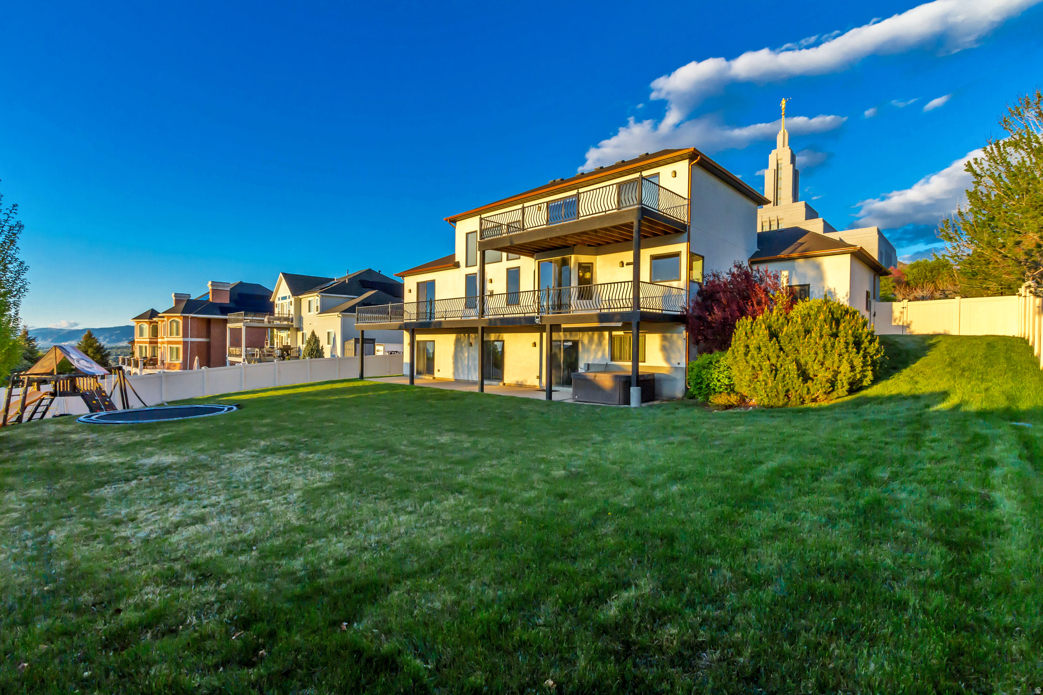 CORNER CANYON VISTA - Residential