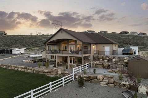 Photo of 1102 N SUMMIT VIEW DR, Saratoga Springs, UT 84045 (MLS # 2148625)