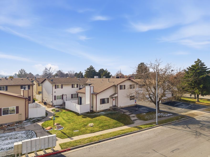 WELCOME HOME! ADORABLE 3 BEDROOM, 2 BATHROOM CONDO. The central location offers quick access to the freeway, shopping, parks and is across from Horizon Elementary. Inside, you'll find your own in-unit laundry and an en suite bathroom for the primary bedroom. The family room opens up to a beautiful private deck with a mountain view. ATTACHED 1 CAR GARAGE plus an extra designated parking space along with street parking. NO NEIGHBORS ABOVE OR BELOW. Each unit has 500MB of Fiber Optics included in the HOA fee. Pets allowed. Enjoy a NEW furnace & water heater. Buyer to verify all info and square footage.