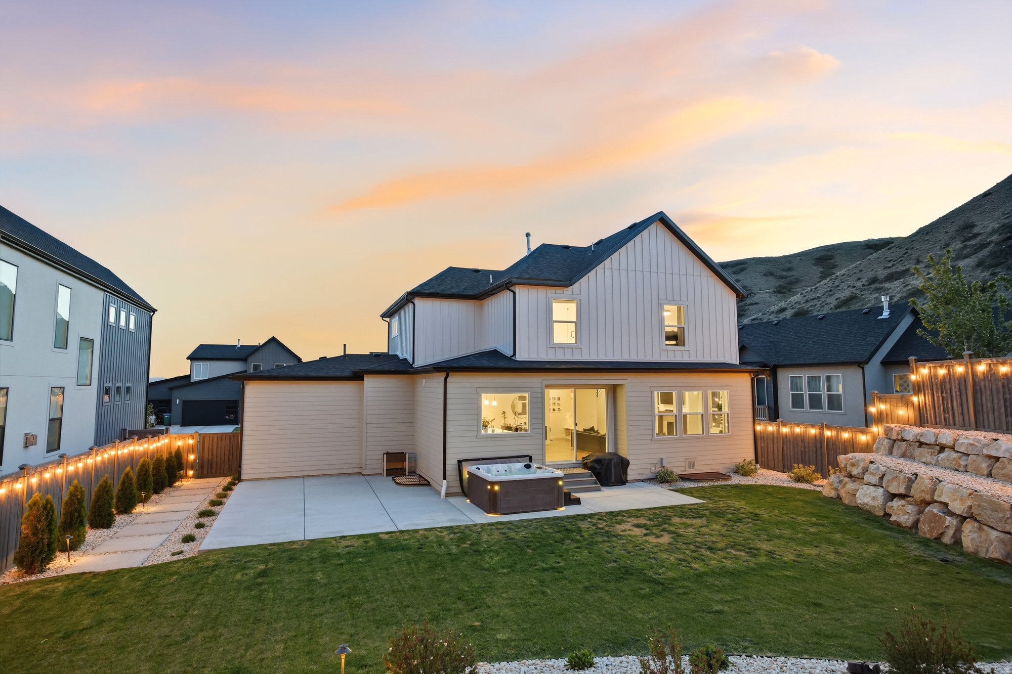CANYON POINT - Residential