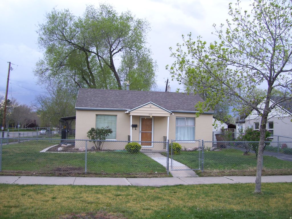 Photo of 303 N 1100 W, Salt Lake City, UT 84116 (MLS # 2148028)