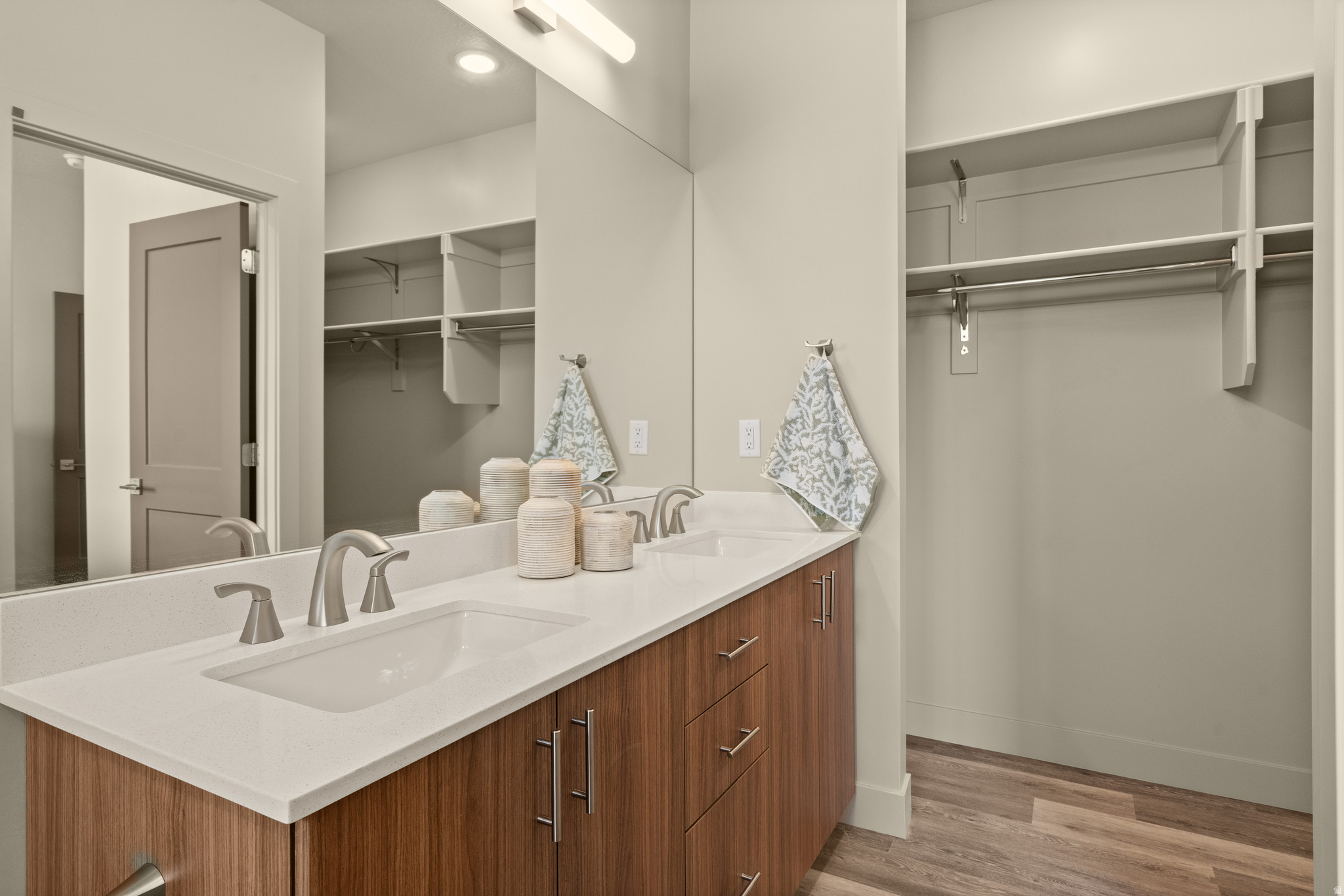 LATITUDE 40 - Residential