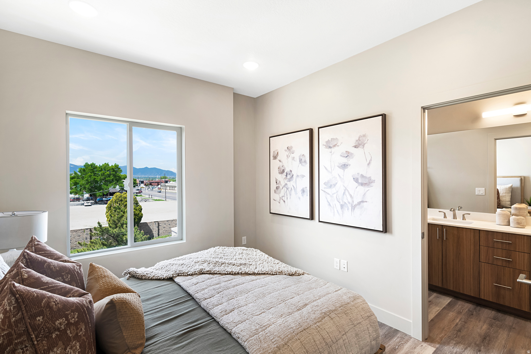 LATITUDE 40 - Residential