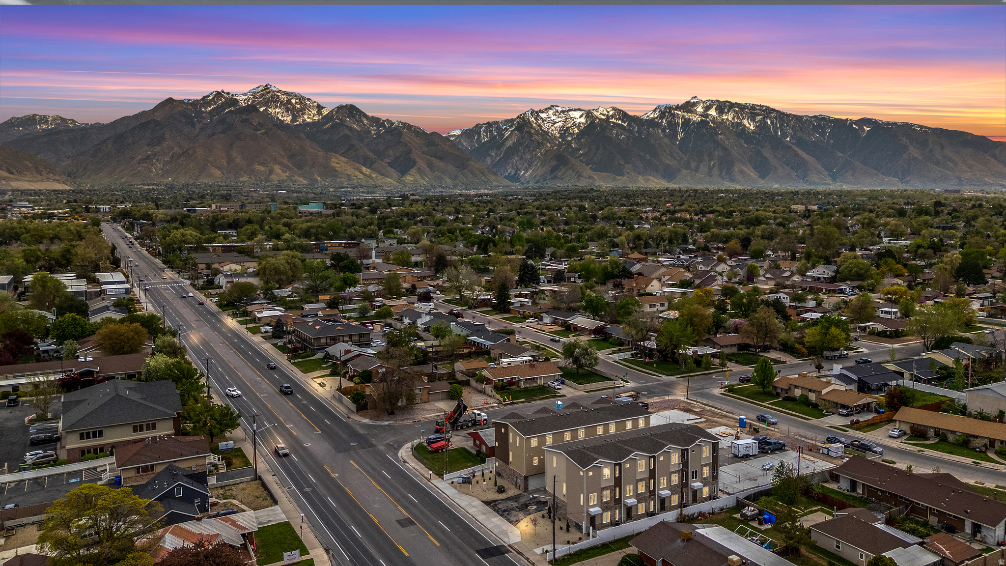 LATITUDE 40 - Residential