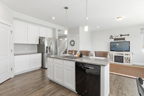 Tiny photo for 2343 W WYSTERIA DR, Mapleton, UT 84664 (MLS # 2154641)