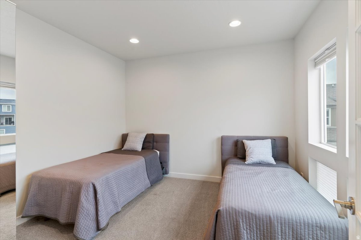 AVENUES  AT THE STATION - Residential