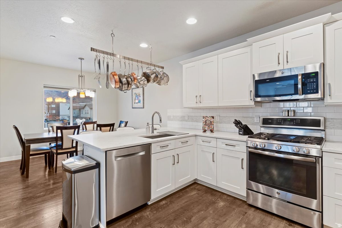 AVENUES  AT THE STATION - Residential