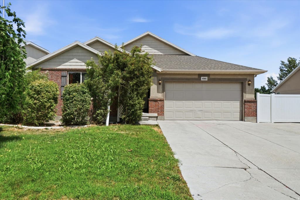 Photo of 4582 W BLACK POWDER DR S, Herriman, UT 84096 (MLS # 2175905)