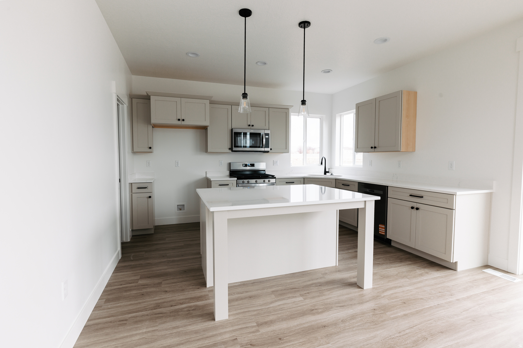 MOUNTAIN RIDGE - Residential