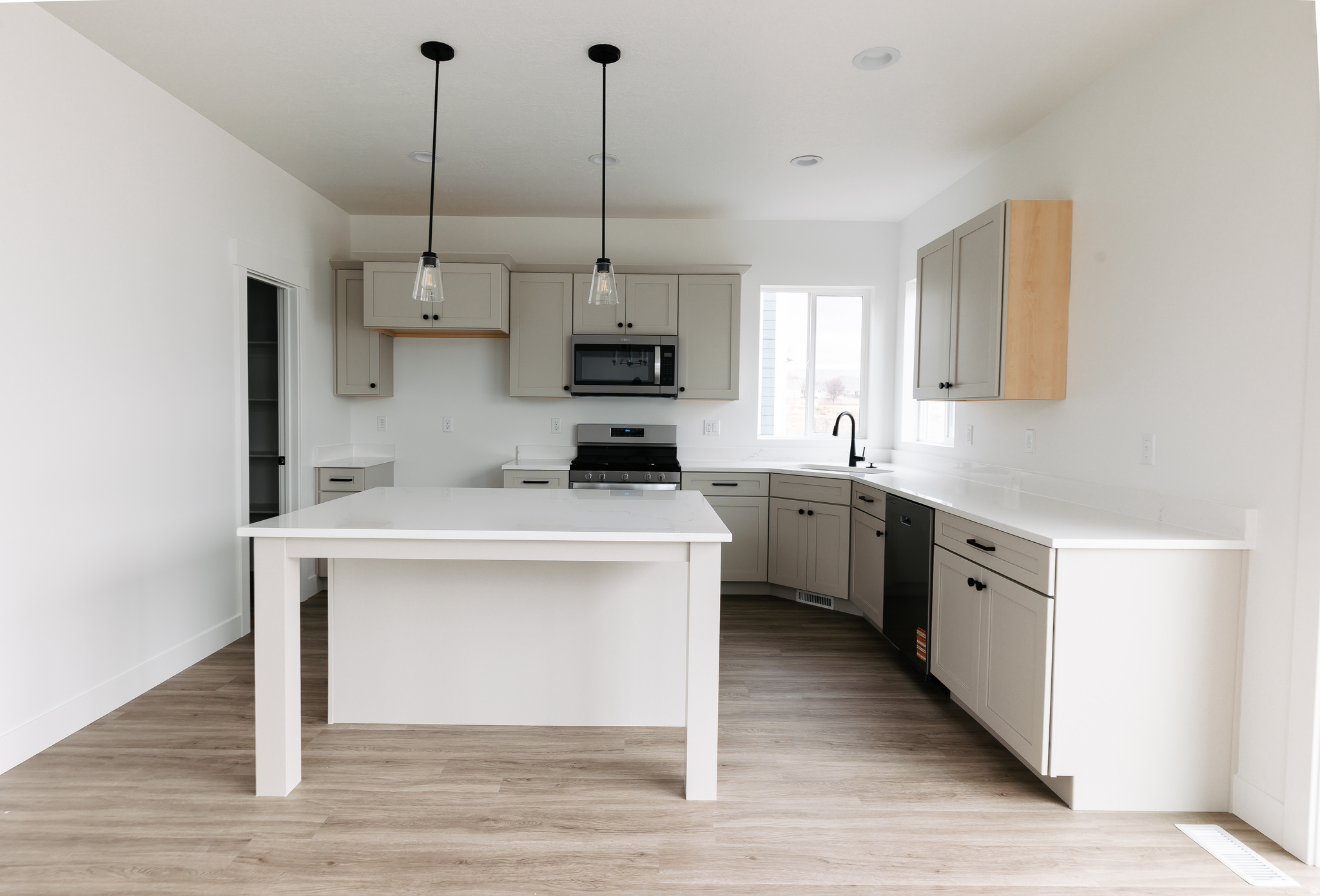 MOUNTAIN RIDGE - Residential