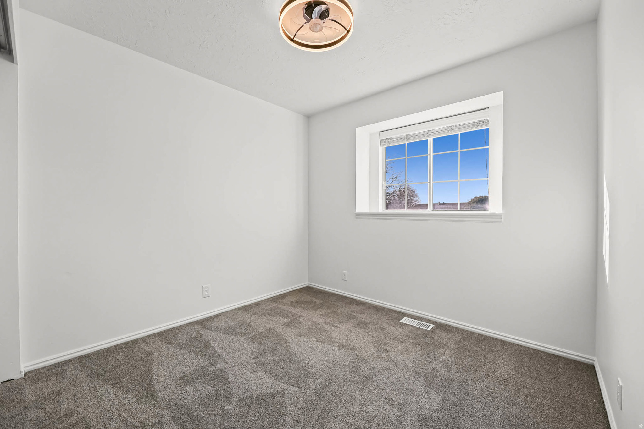 CAVE HOLLOW - Residential