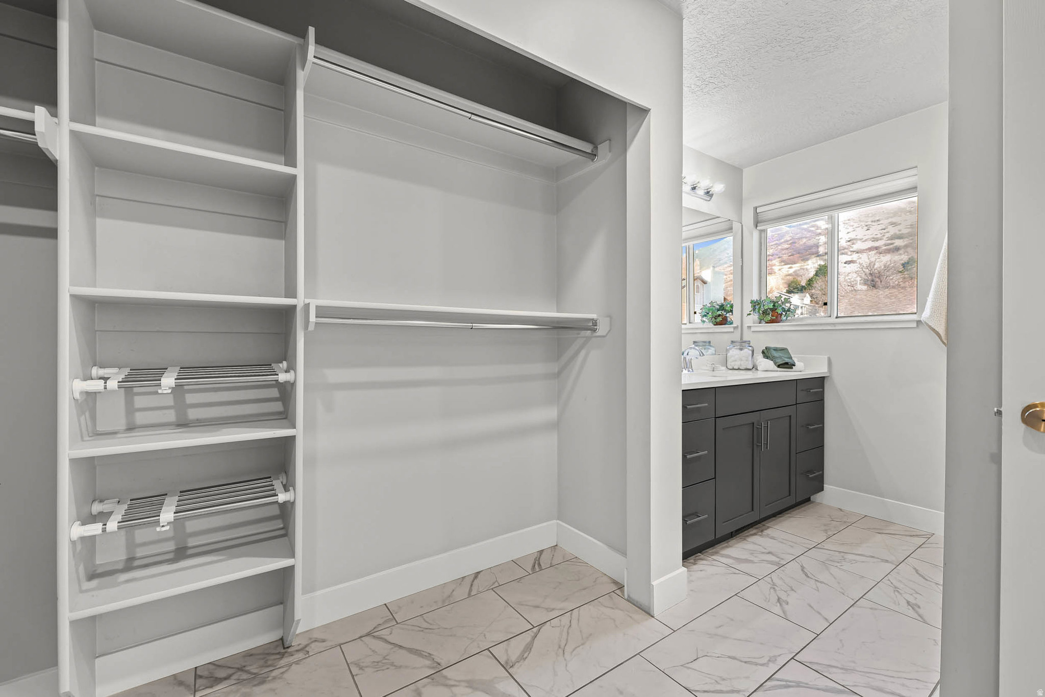 CAVE HOLLOW - Residential