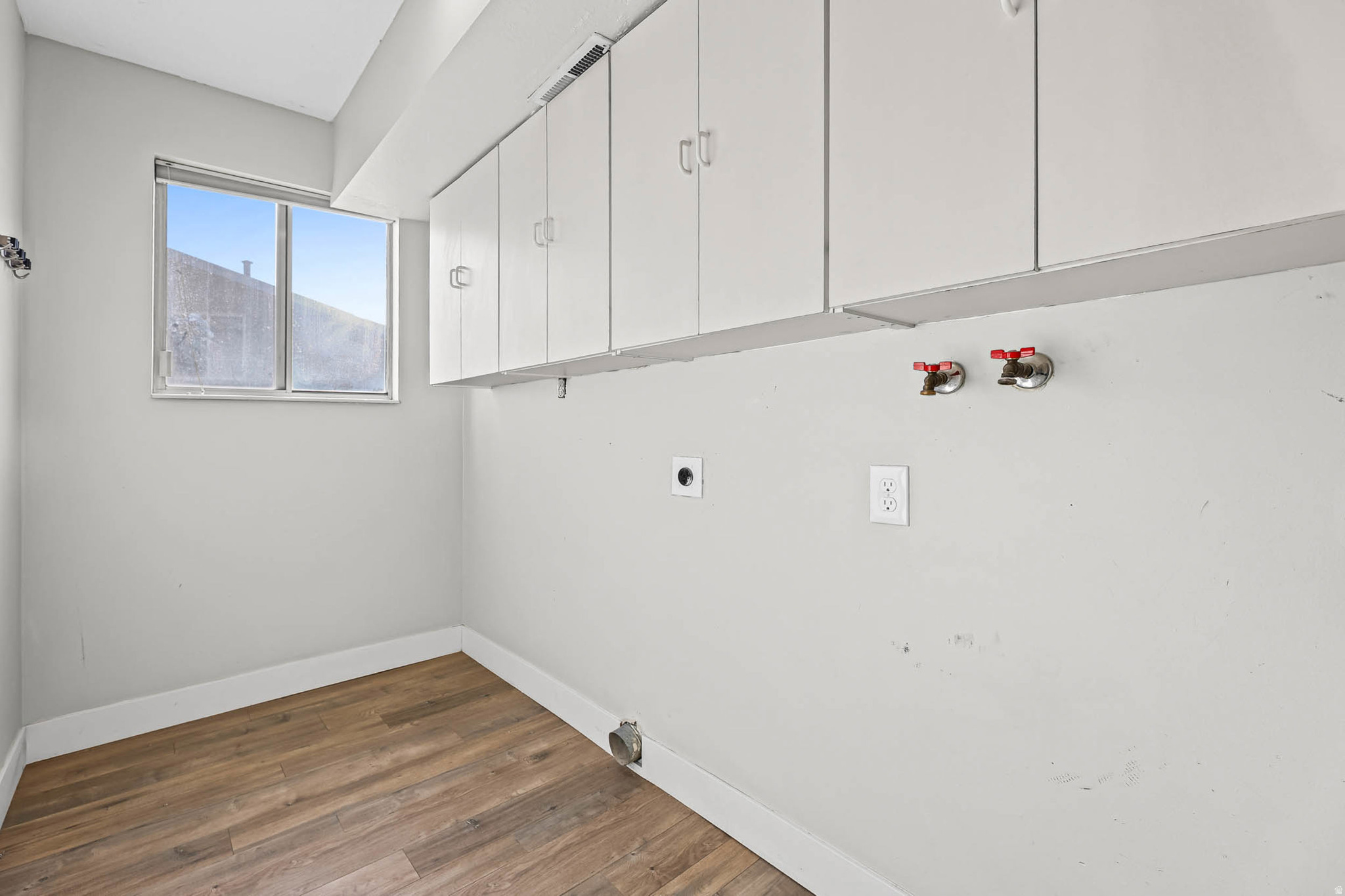 CAVE HOLLOW - Residential