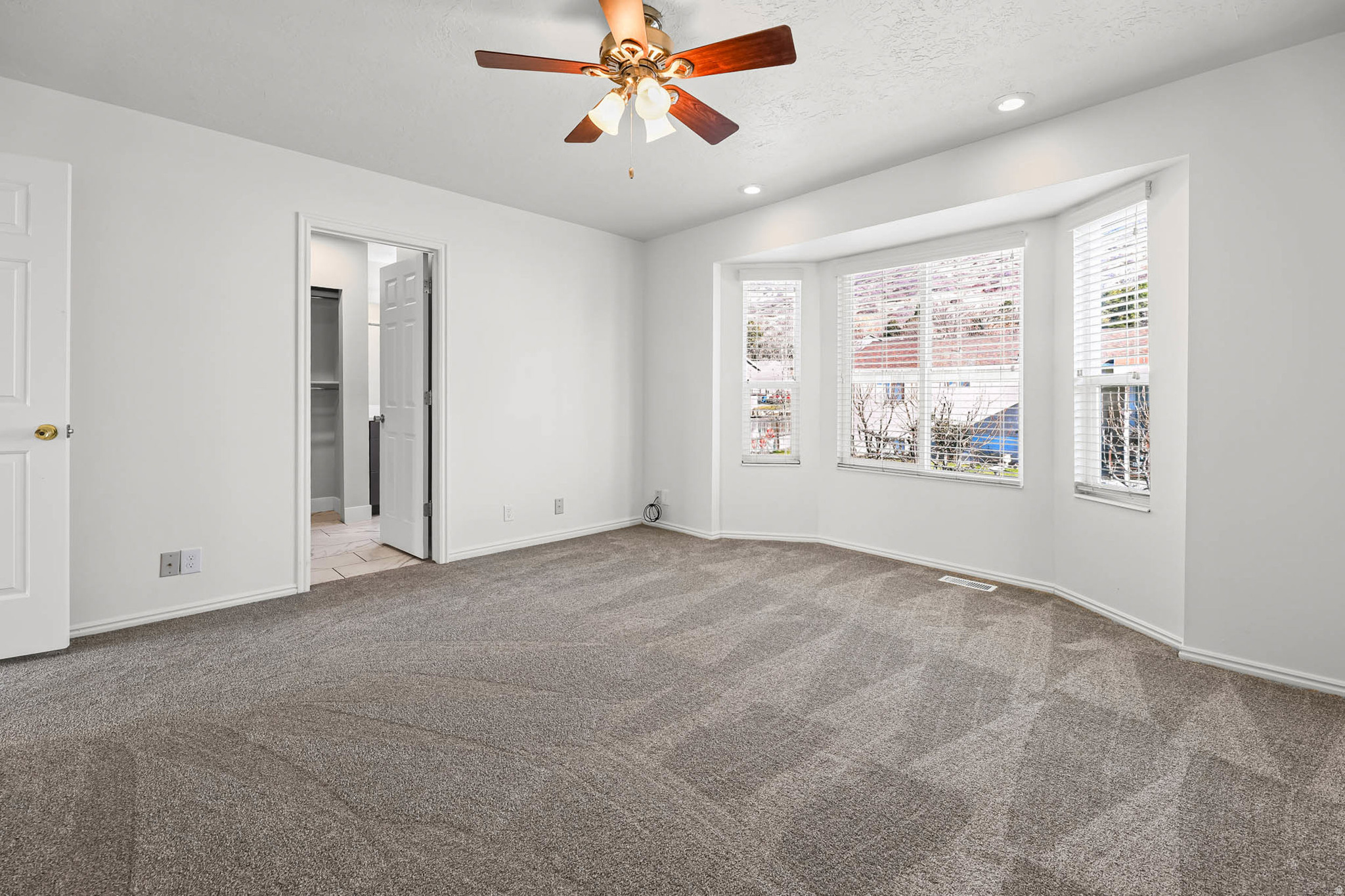 CAVE HOLLOW - Residential