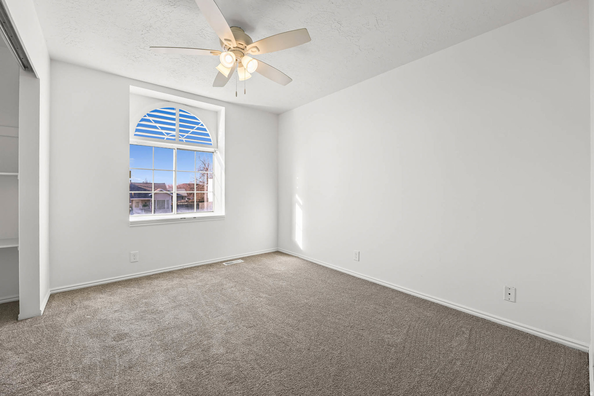 CAVE HOLLOW - Residential