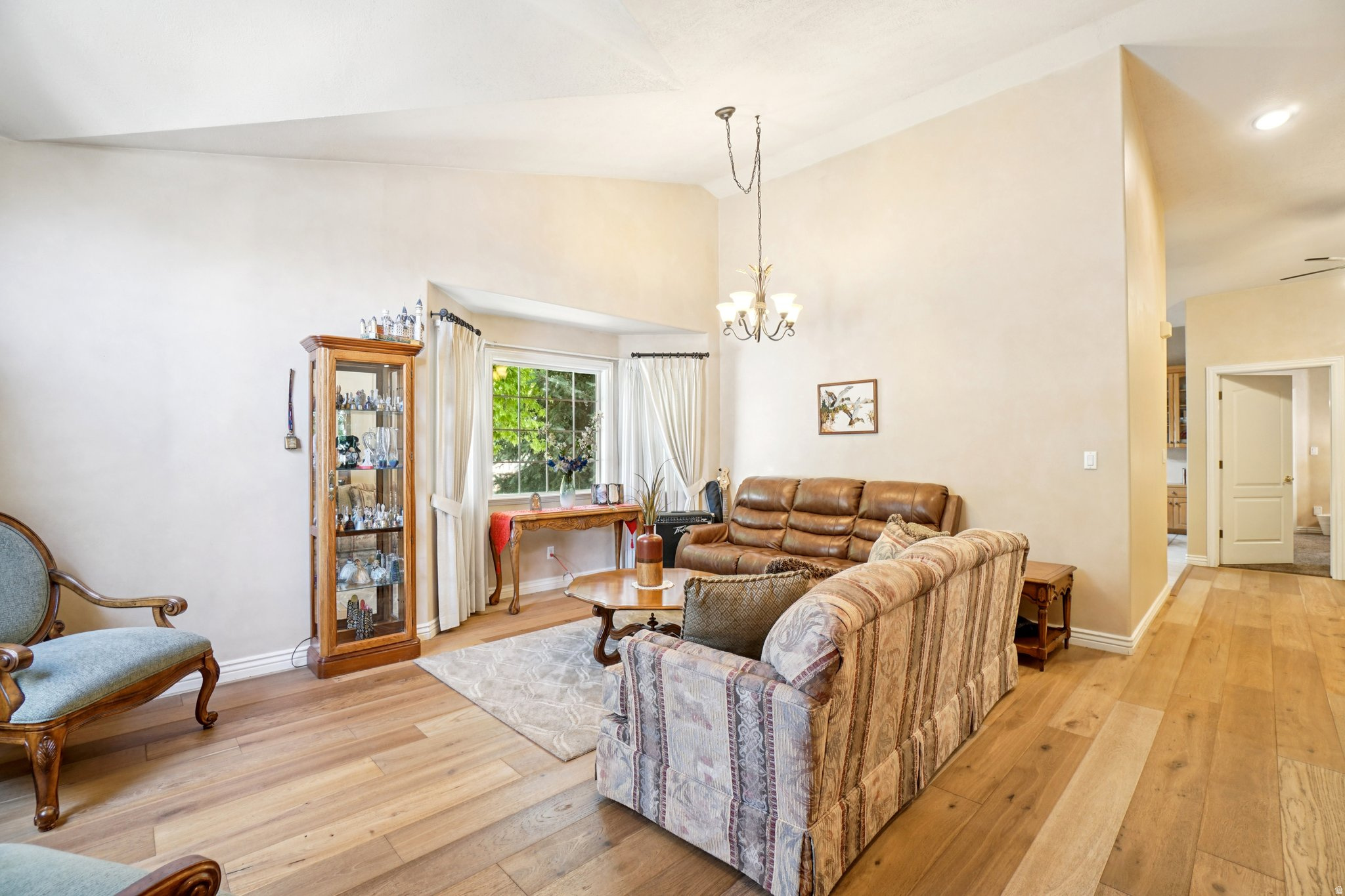 WHITE PINES - Residential