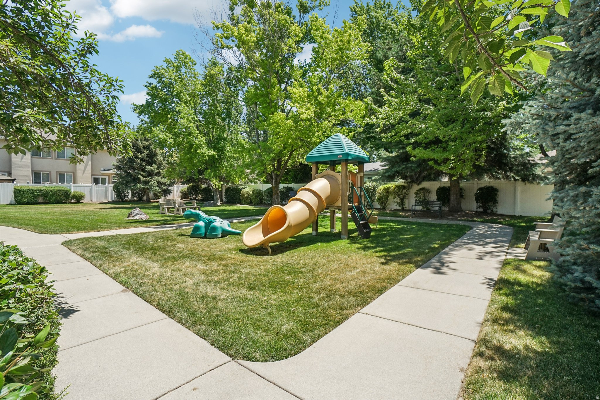 WHITE PINES - Residential