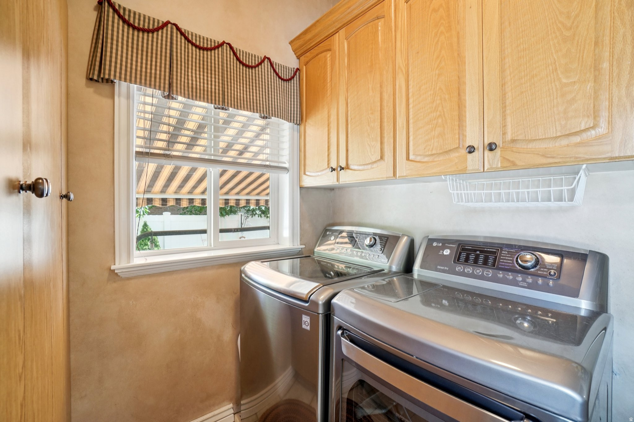 WHITE PINES - Residential