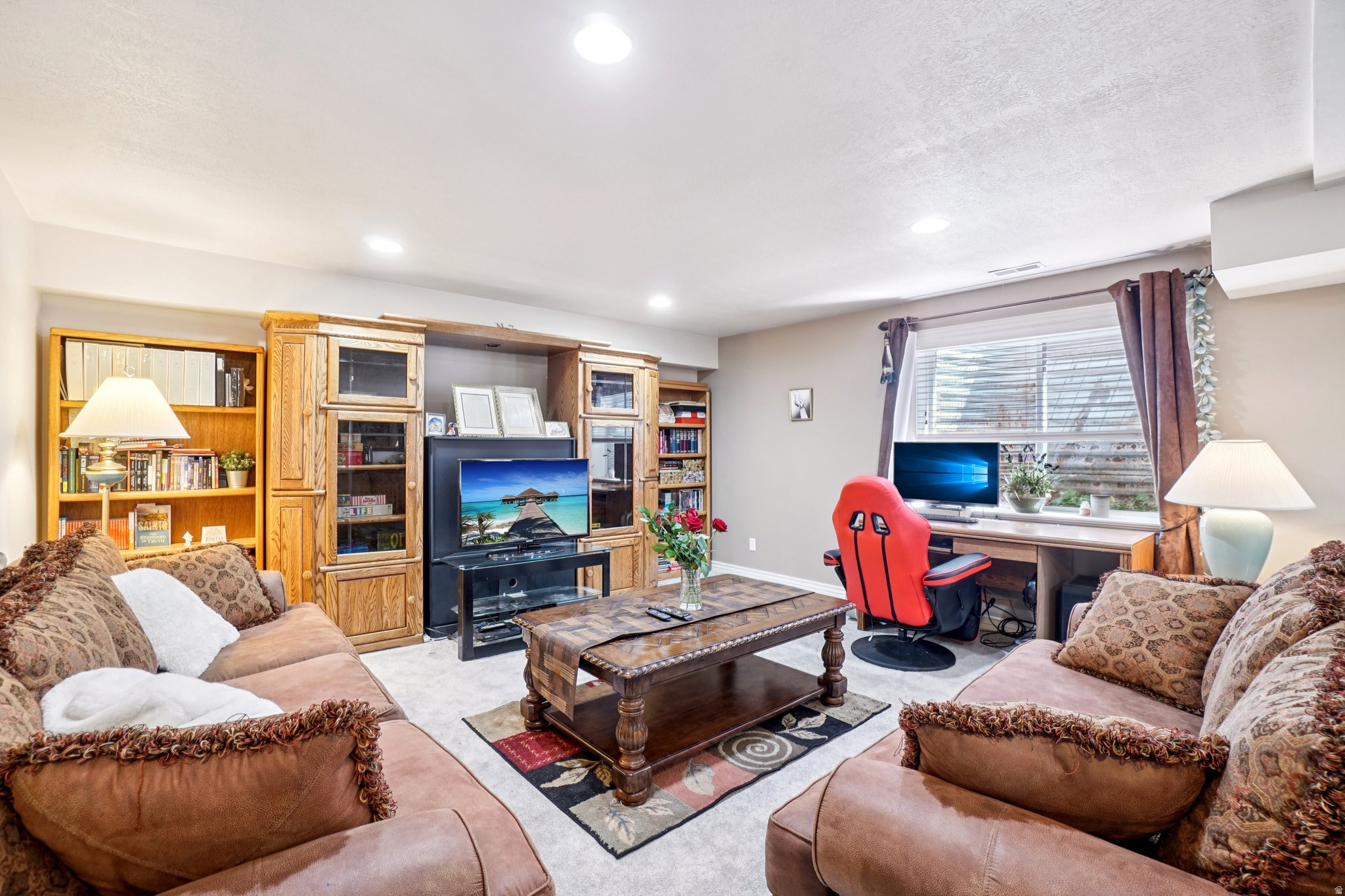 WHITE PINES - Residential