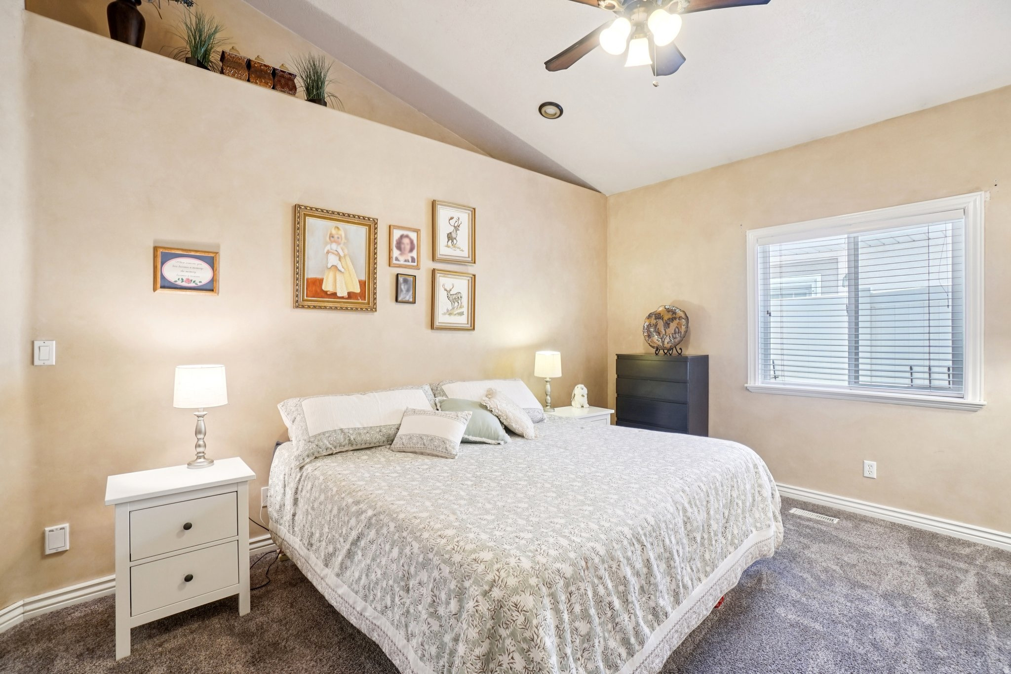 WHITE PINES - Residential