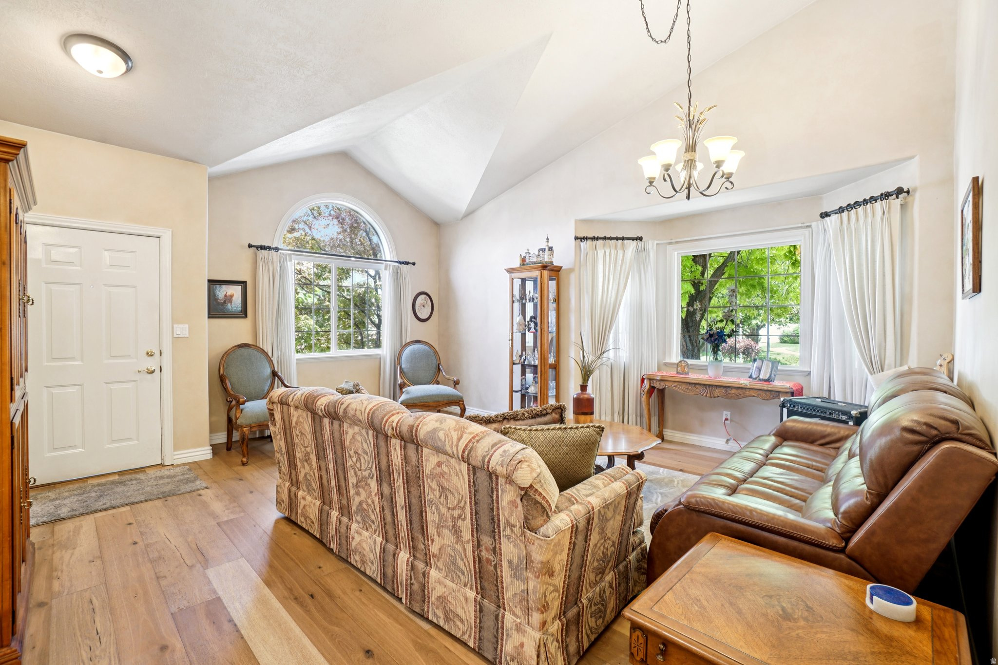 WHITE PINES - Residential