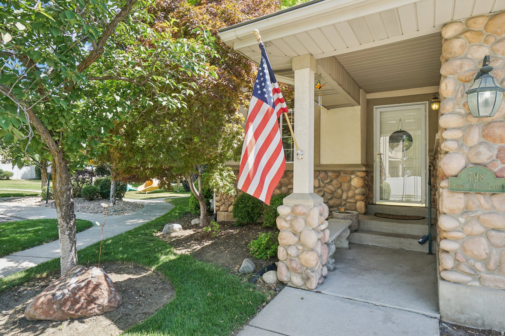 WHITE PINES - Residential