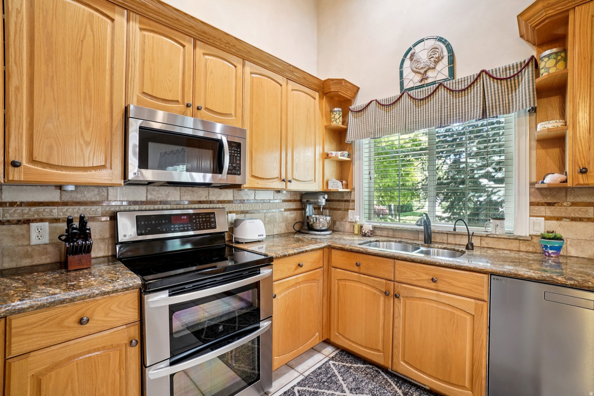 WHITE PINES - Residential