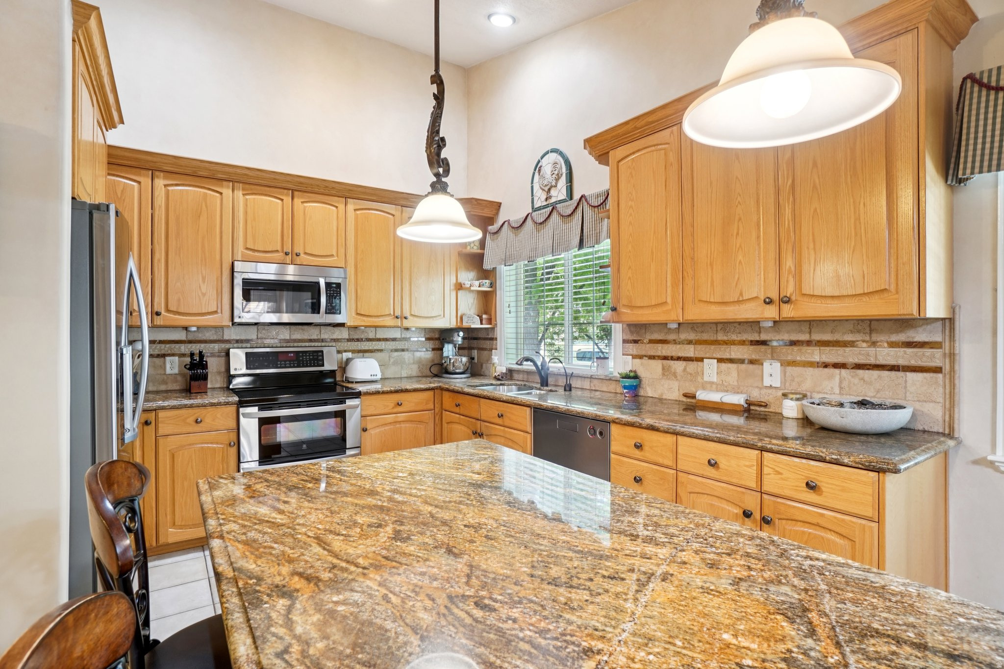 WHITE PINES - Residential