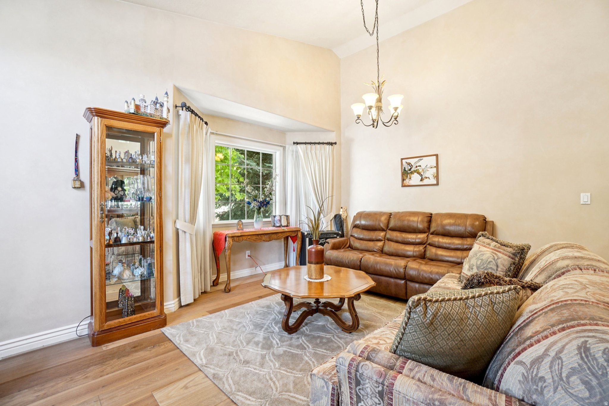 WHITE PINES - Residential