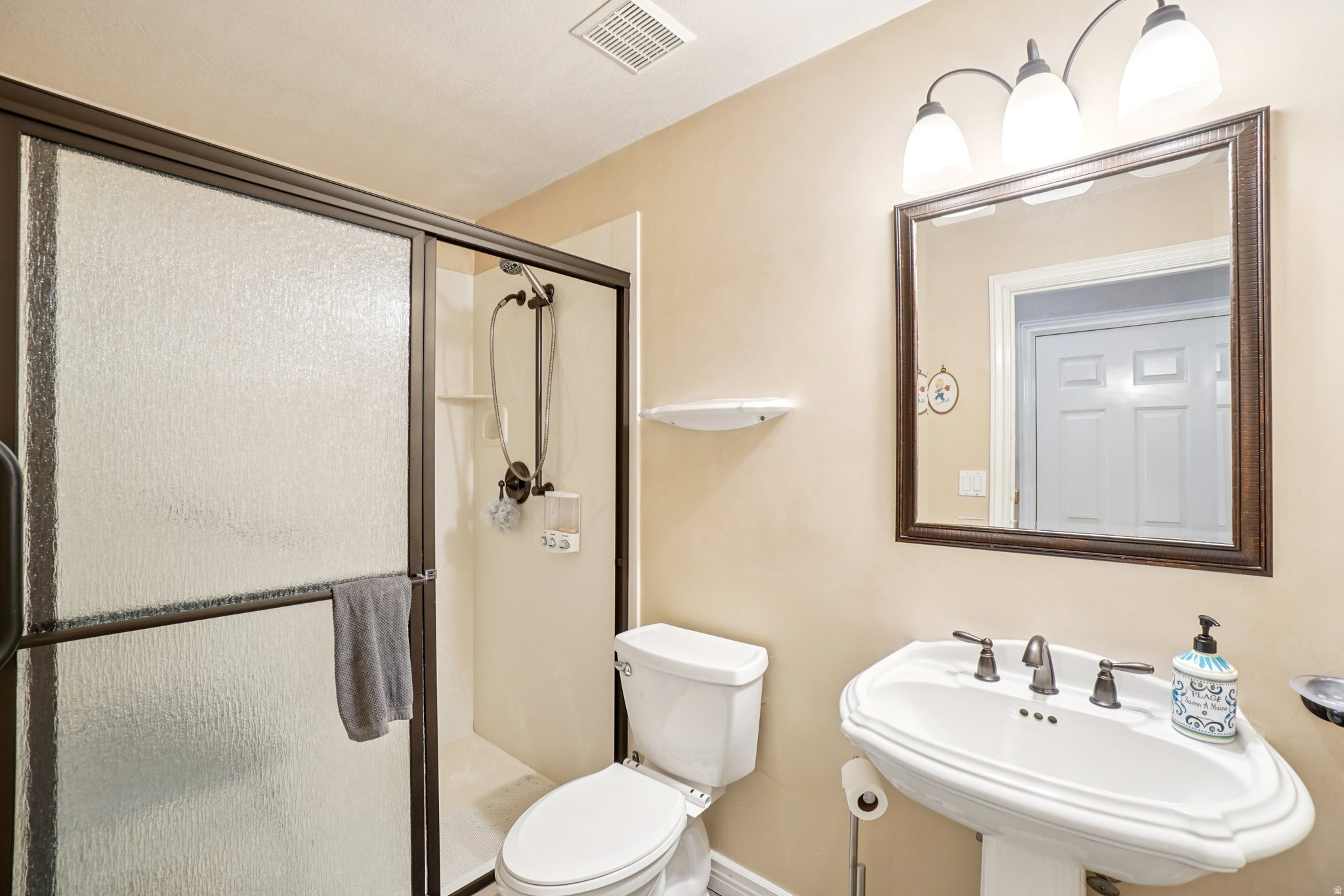 WHITE PINES - Residential