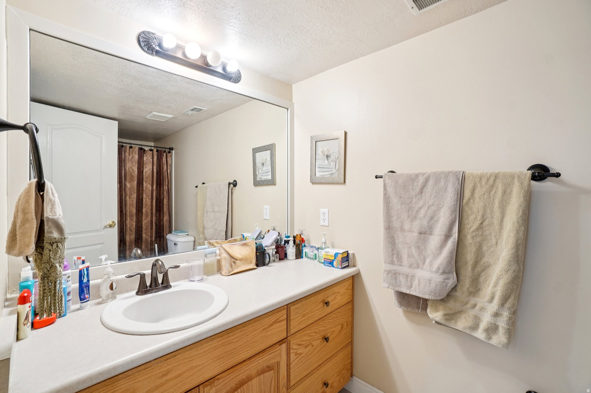 WHITE PINES - Residential