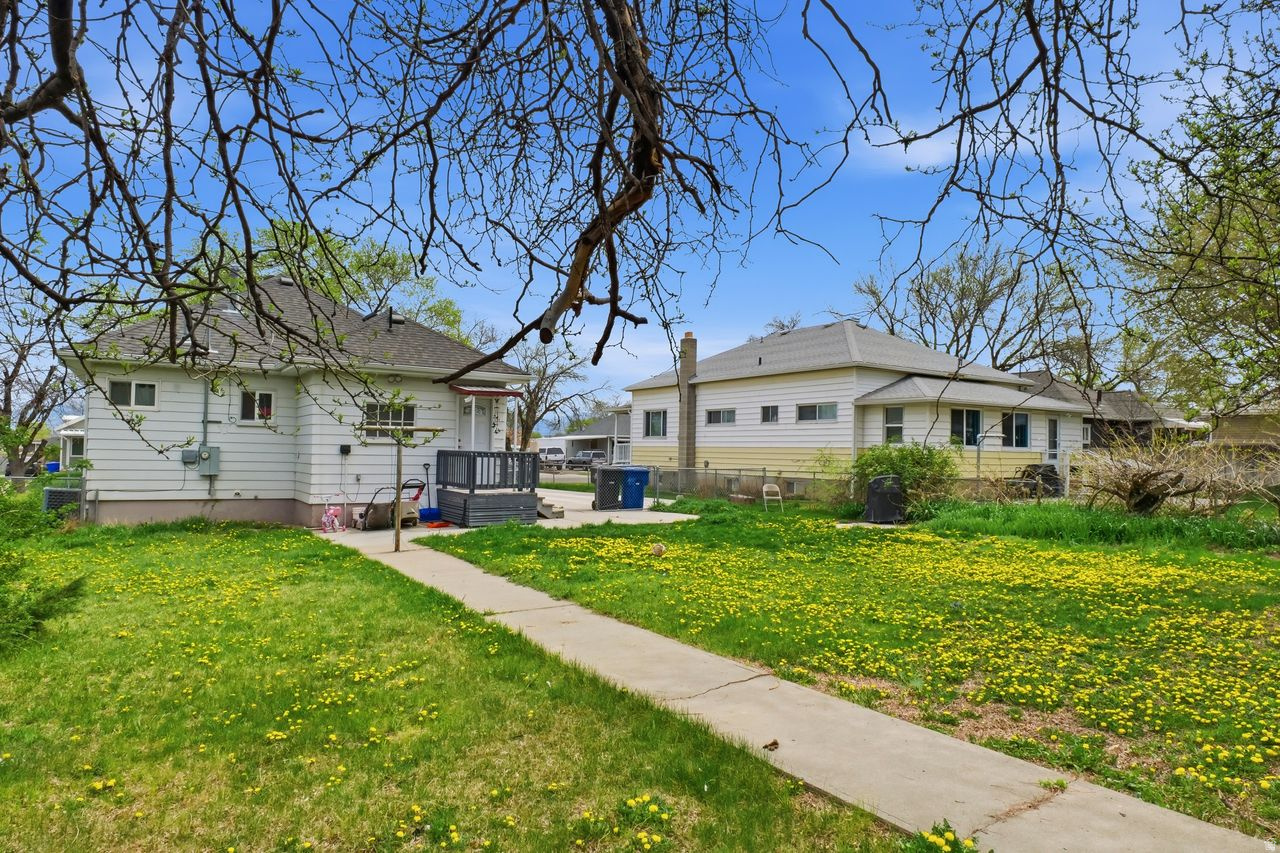 APRIL ACRES - Residential