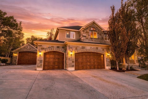 Photo of 1724 E ELLERBECK LN, Draper, UT 84020 (MLS # 2186207)