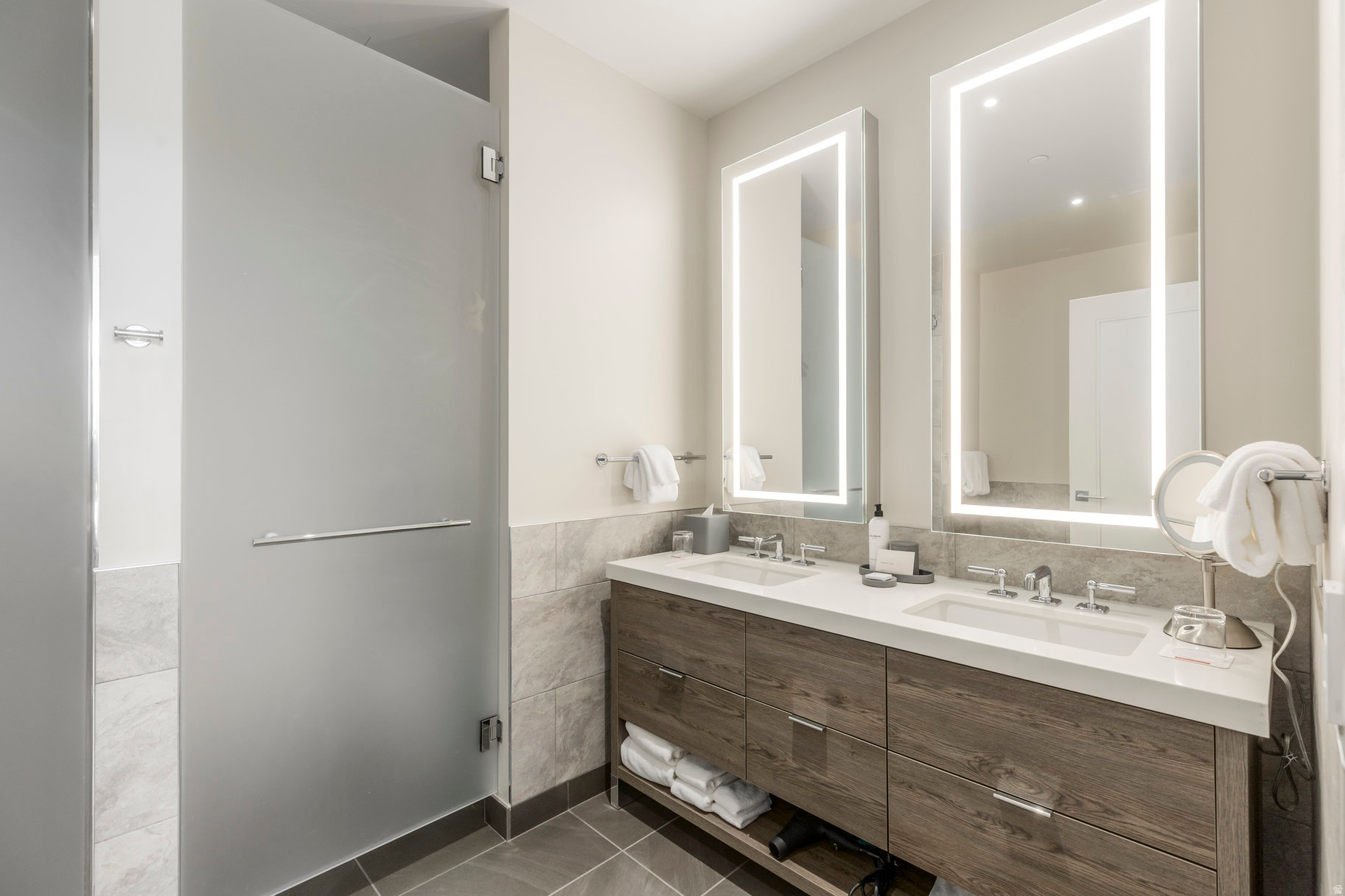 THE RESIDENCES AT GRAND HYATT - Residential