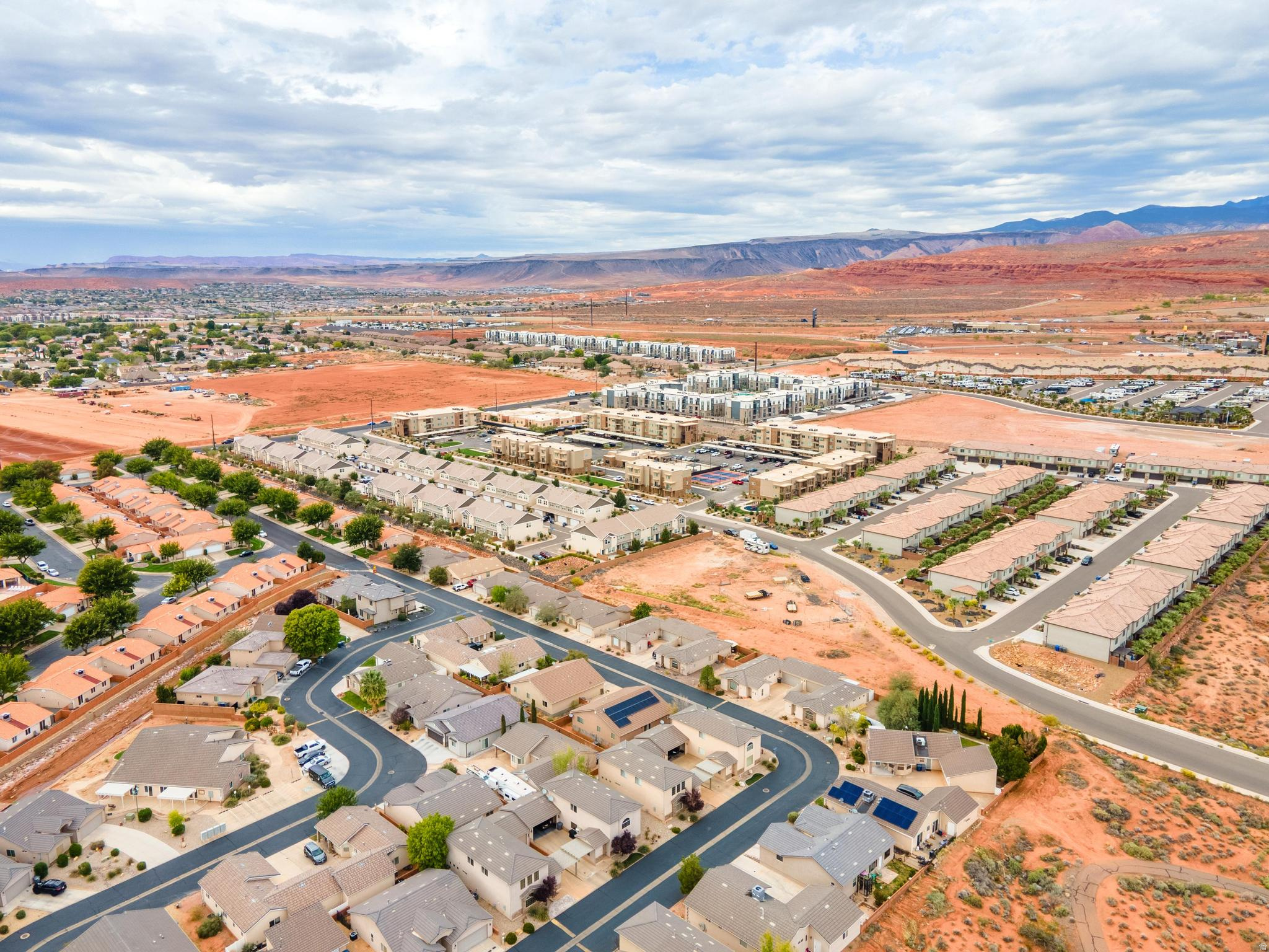 ENGLISH OAKS EST 1 AMD - Residential