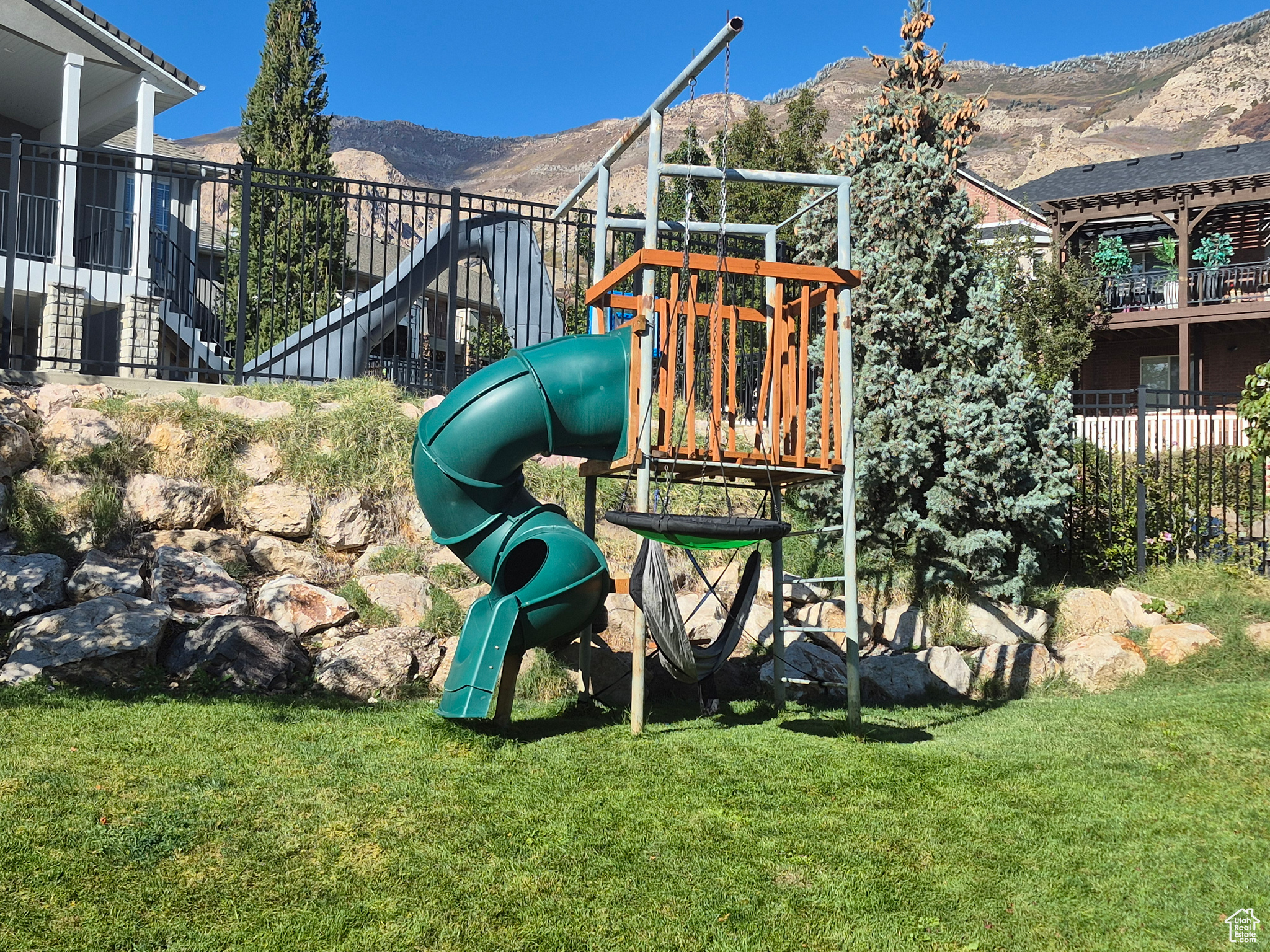 NORTH POINTE - Residential