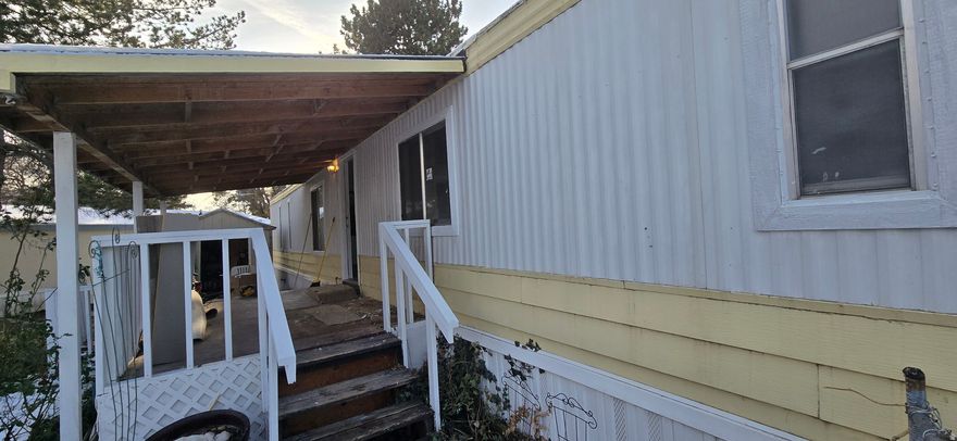 Don't miss this incredible opportunity to own a beautiful, move-in ready cul-de-sac lot home in a fantastic Ogden location! Enjoy quick and easy access to the freeway, plus you'll be just minutes from dining, shopping, and everyday conveniences. This pet-friendly community welcomes your furry companions-though some breed restrictions may apply. All prospective buyers must complete an application and receive approval from park management prior to occupancy. Schedule your private tour today and come see all this home and community have to offer!