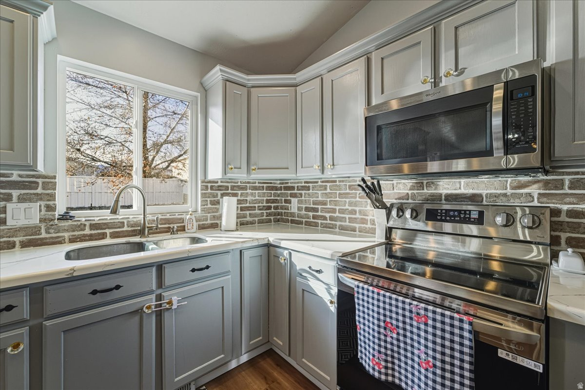 EASTLAND ESTATES - Residential