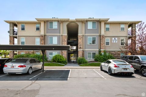 Tiny photo for 164 E SPENCER PEAK WAY S #A6, Draper, UT 84020 (MLS # 2110711)