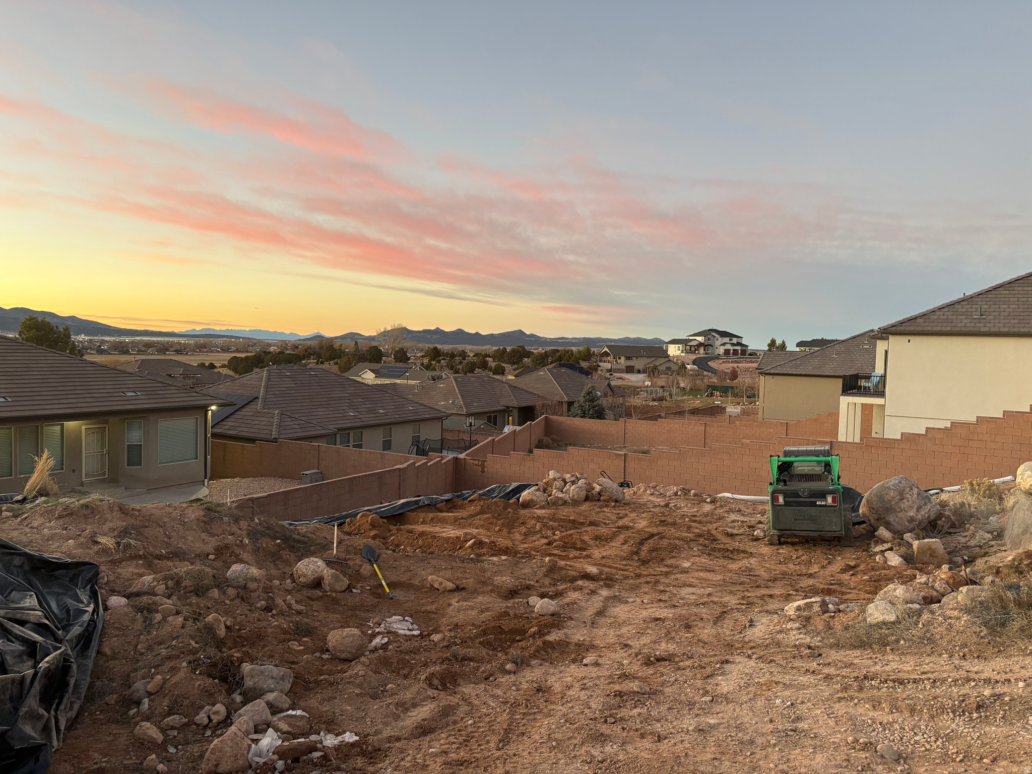 HIDDEN HILLS COVE - Land