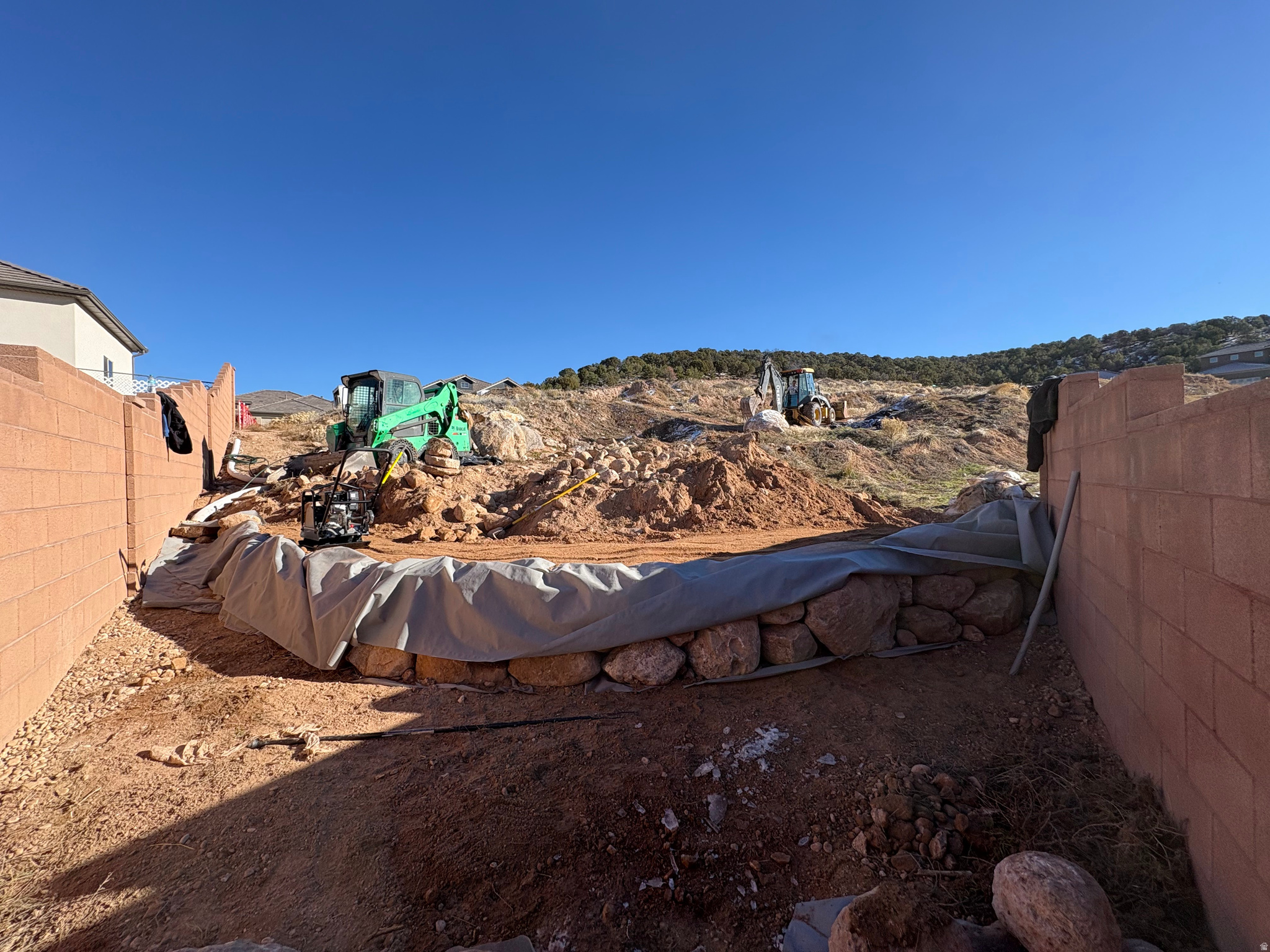 HIDDEN HILLS COVE - Land