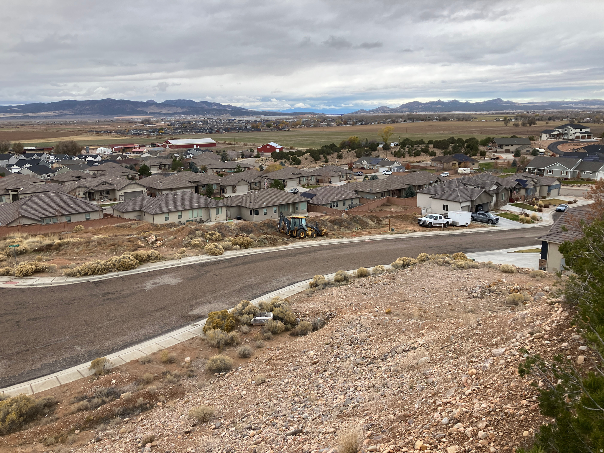 HIDDEN HILLS COVE - Land