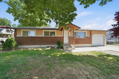Photo of 1838 N 1690 W, Layton, UT 84041 (MLS # 2157613)