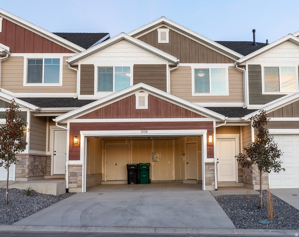 Photo of 308 N CANTERBURY WAY, Clearfield, UT 84015 (MLS # 2175109)