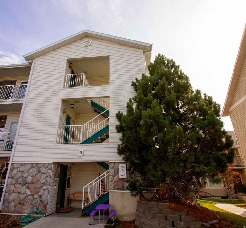 Photo of 490 E 700 S #D42, Clearfield, UT 84015 (MLS # 2141938)