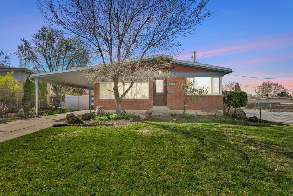 Photo of 1027 E 9TH St S, Ogden, UT 84404 (MLS # 2145978)